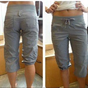 Lululemon Yoga Camp Crop Sz 6 Fossil Grey EUC 19”
